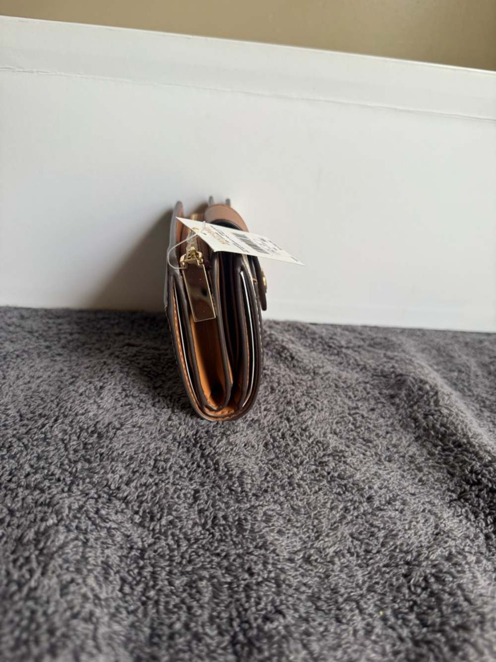 MICHAEL KORS Small Signature Logo VANILLA Wallet - Picture 4 of 10